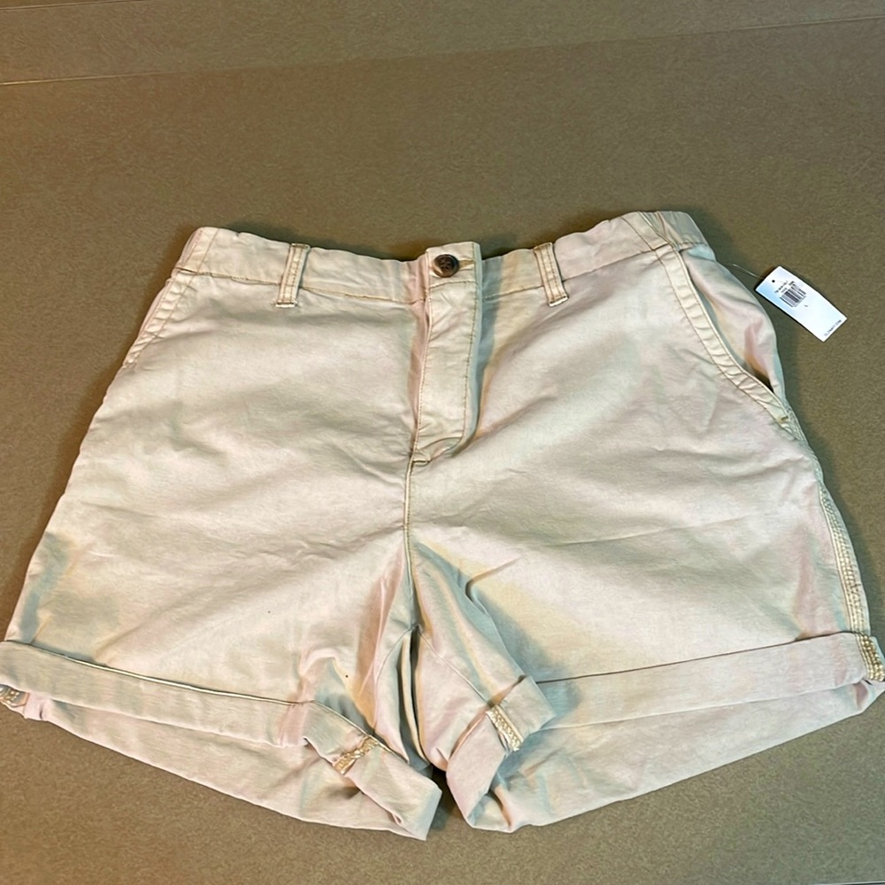 Old Navy NWT Women’s Large Khaki Shorts